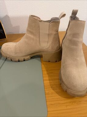 Steve Madden suede boots